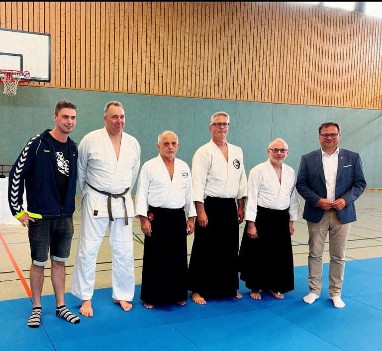 Sporthalle wird zum großen Dojo